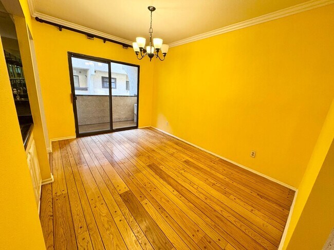 Building Photo - *** Charming 4 bed 3.5 bath Alhambra Townhome ***