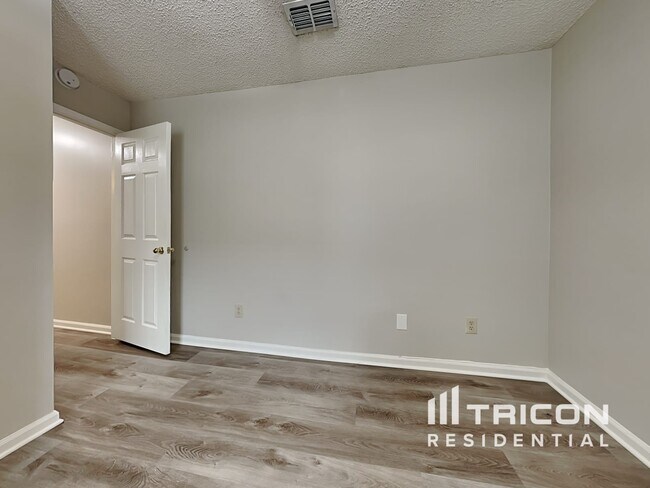 Building Photo - 7764 Invermere Boulevard Jacksonville FL