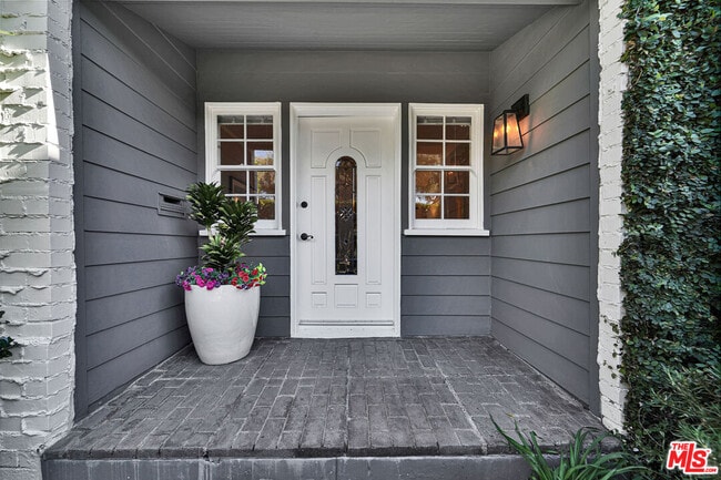 Building Photo - 560 Croft Ave