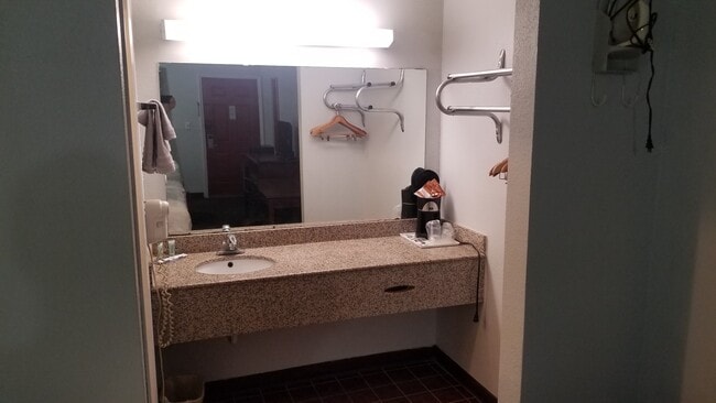 Building Photo - 5010 W 6th Ave