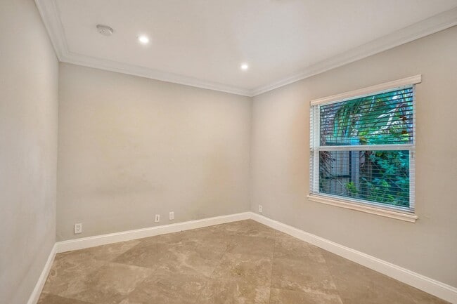 Building Photo - 1145 NE 12th Ave