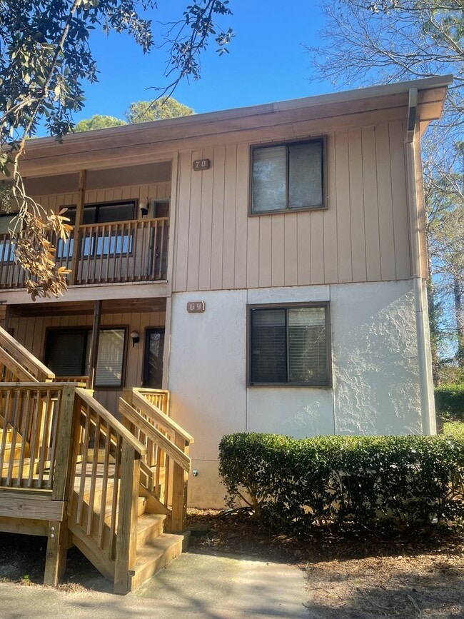 Building Photo - 2 Bedroom Condo