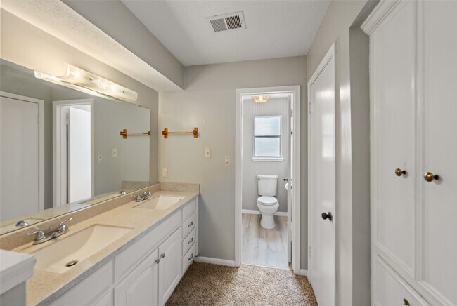 Building Photo - 8407 Barmby Ct
