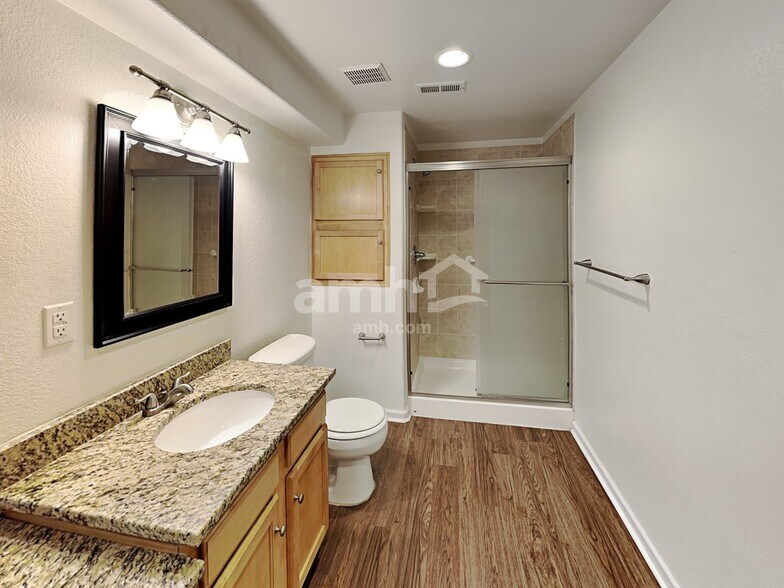 Building Photo - 11260 Jamaica St