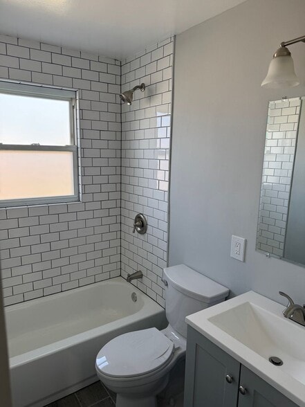 Building Photo - 2231 Graythorn Rd