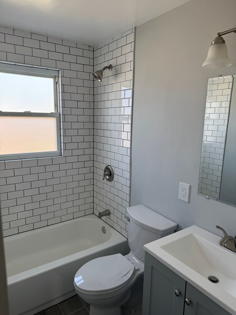 Building Photo - 2231 Graythorn Rd