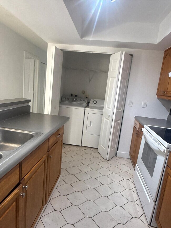 Building Photo - 7427 SW 13th St