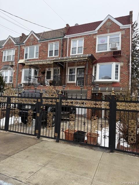 Building Photo - 868 E 95th St