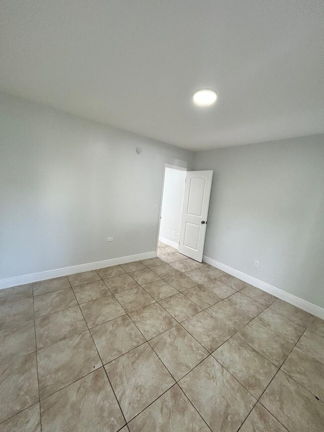 Building Photo - WEJ 13550 LLC - 18257