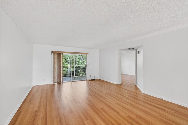 Building Photo - 1501 Cayman Way