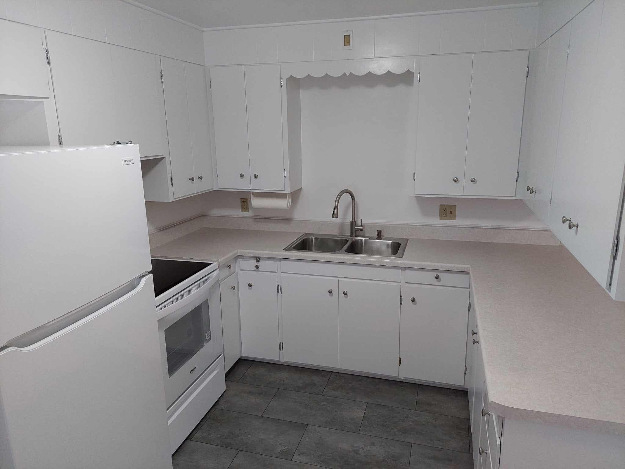 Kitchen - 220 17th Ave S