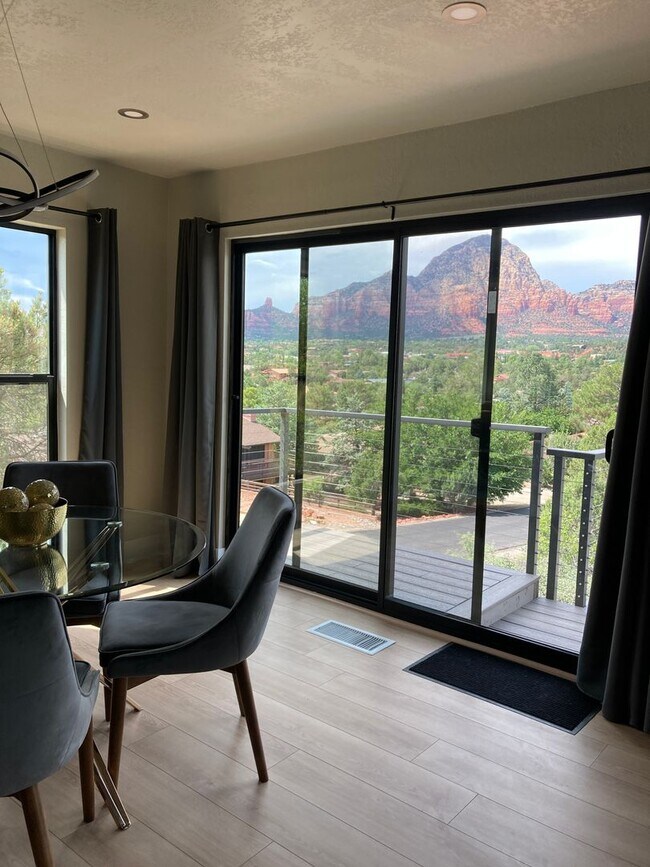 Building Photo - Spectacular, Panoramic Red Rock Views in West Sedona