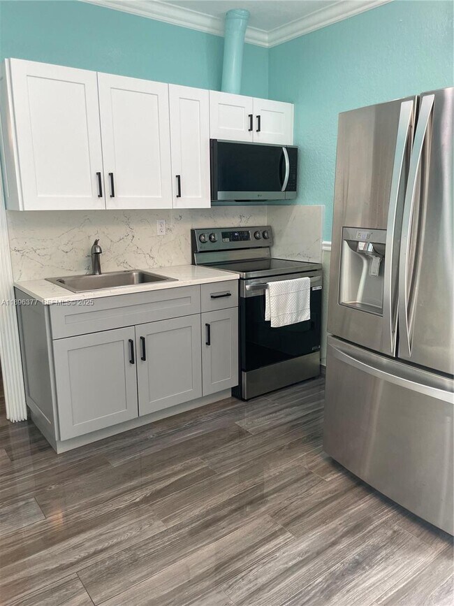 Building Photo - 240 NE 27th St