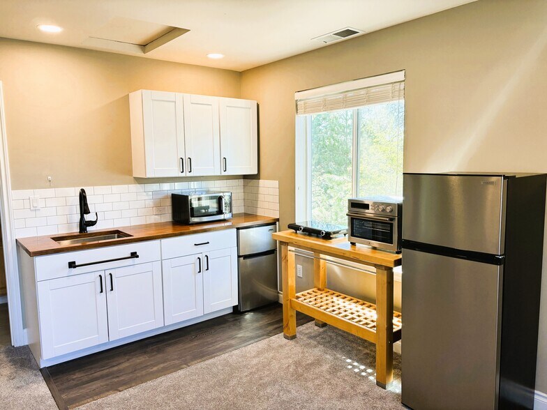 Building Photo - 19487 Blue Lake Loop