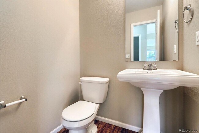 Building Photo - Gorgeous 4 bedroom in the highly sought af...