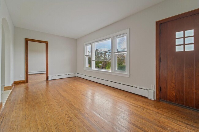 Building Photo - 106 Lincoln Ave
