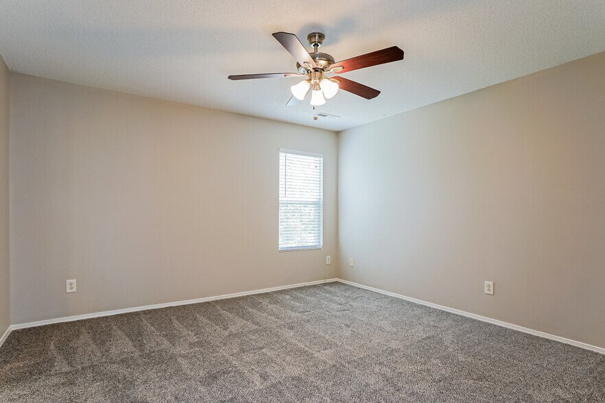 Building Photo - 3052 Van Dorn Rd