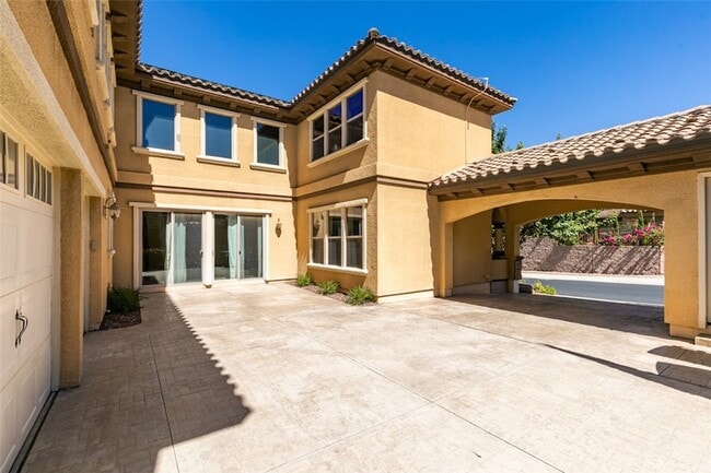 Building Photo - 2713 Cyrano St