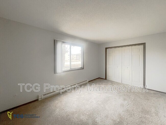 Building Photo - 2406 Marquette Rd