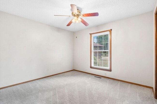 Building Photo - All-Brick Beauty on a Quiet Cul-de-Sac Near Kickapoo!