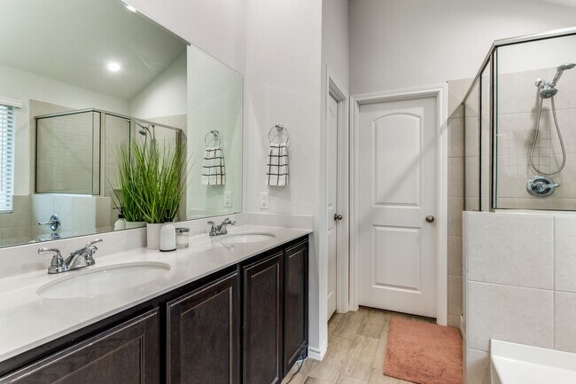 Building Photo - LIKE NEW HOME IN CROWLEY! READY TO VIEW!