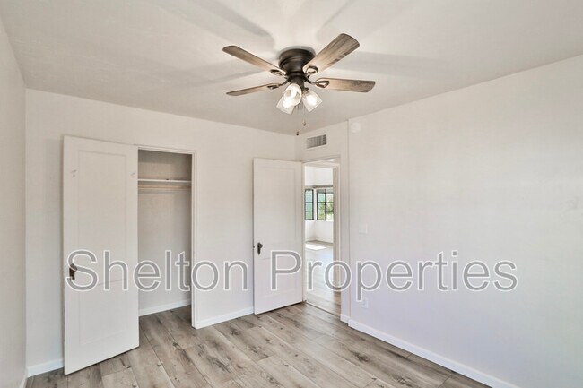 Building Photo - 1802 N Laurel Ave