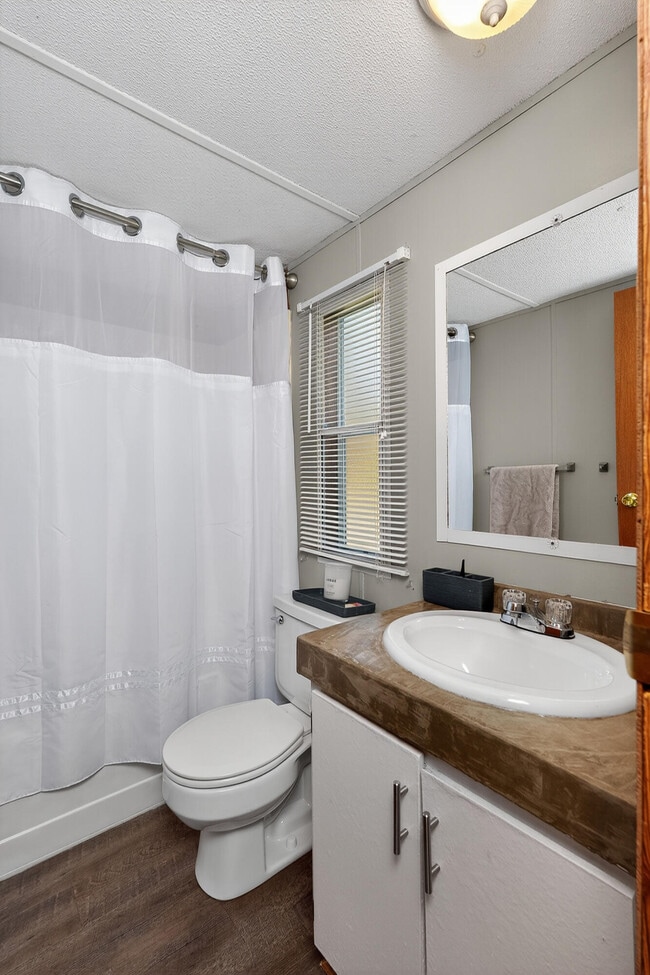 Building Photo - 9166 Porter Rd