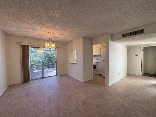 Building Photo - Eastside Townhome