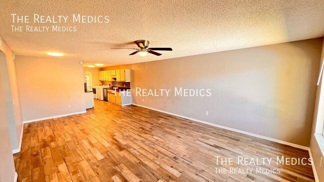 Building Photo - 836 W Rosewood Ln