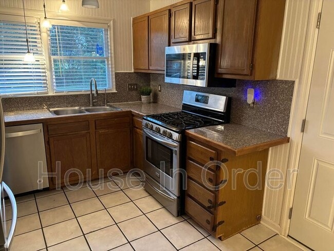 Building Photo - 217 Scottlynn Dr