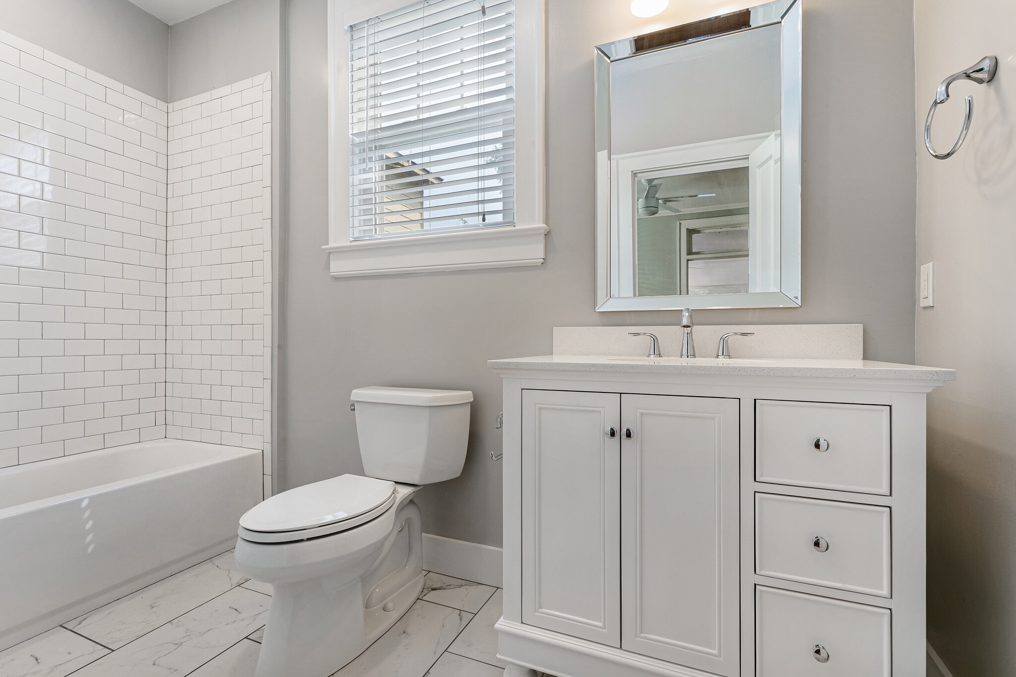 Ensuite Bath - 574 Rutledge Ave