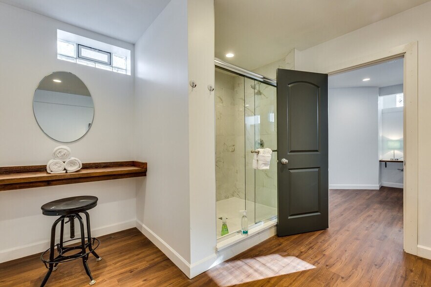 Building Photo - 706 N Racine Ave