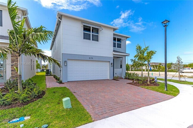 Building Photo - 615 NE 1st Ave