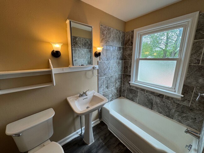 Building Photo - Charming 3 Bedroom Home With Fireplace and 2-Car Garage in Moline!