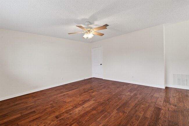 Building Photo - 9538 Ravensworth Dr