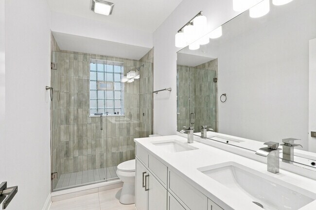 Building Photo - 3729 N Elston Ave
