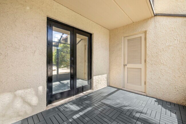 Building Photo - 5306 Santa Rosa Ct