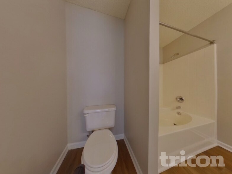 Building Photo - 2048 Lake Carolina Dr