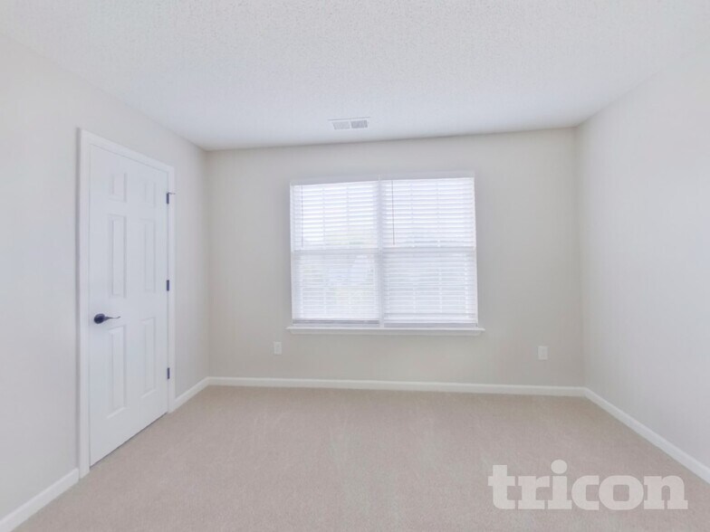 Building Photo - 3010 Thistlewood Cir