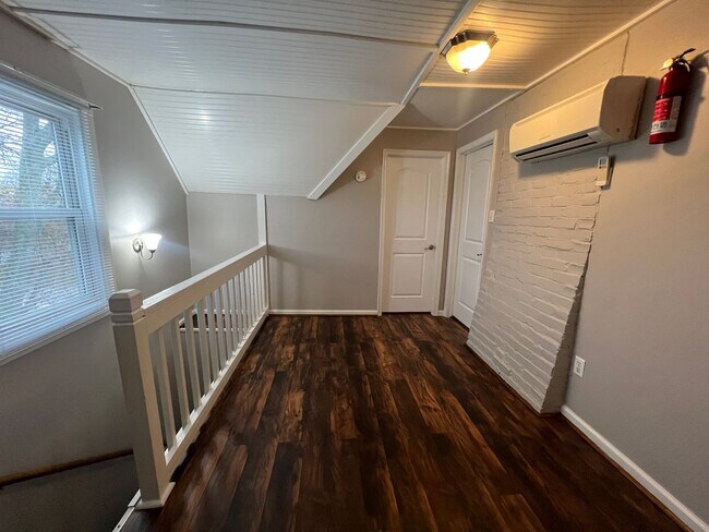 Building Photo - 40 Buxton Ave