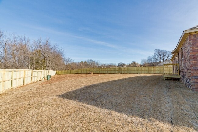 Building Photo - Beautiful 4 bedroom Home on Valley View Golf Course. HUGE Fenced Yard!