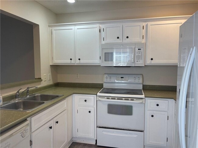 Building Photo - 106 Red Bud Ct