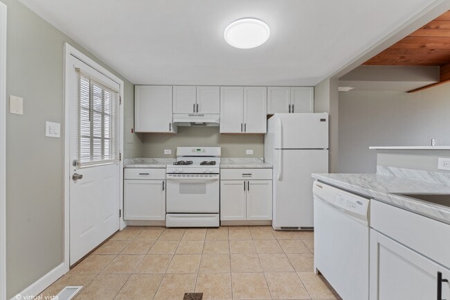 Building Photo - 485 Meadow Green Ln
