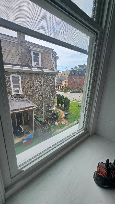 Building Photo - 142 Sumac St