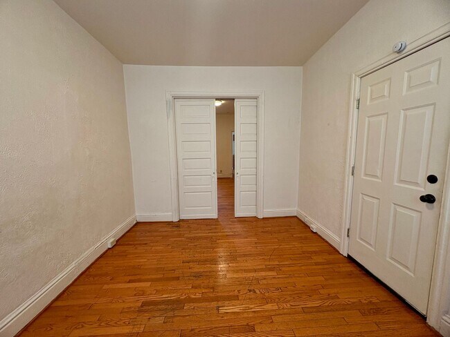 Building Photo - 118 S Richland Ave