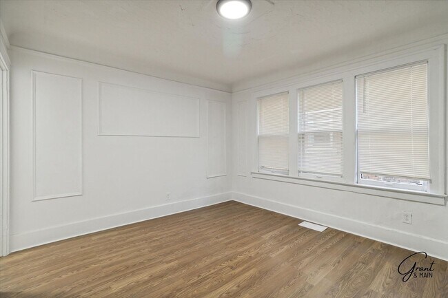 Building Photo - 16211 Kentucky St