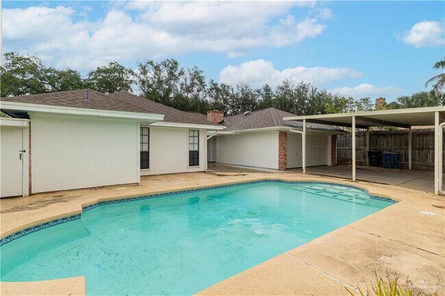 Building Photo - 19 Xanthisma Ave