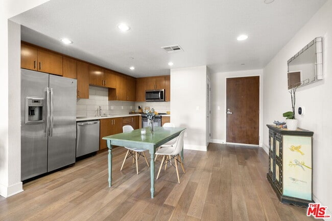 Building Photo - 13337 Beach Ave