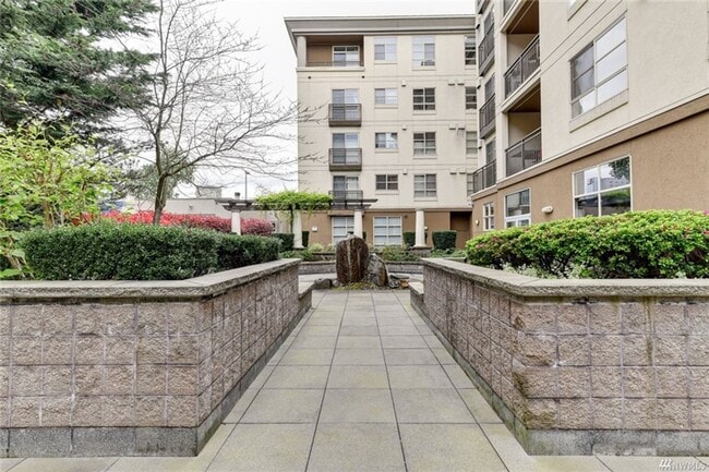 Building Photo - Downtown Bellevue 2 bed, 2 bath with Updat...