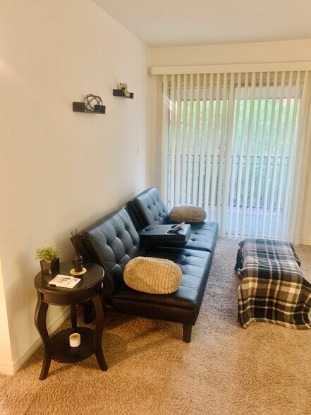 Building Photo - 4918 River Glen Dr